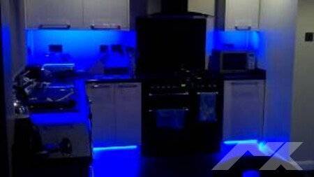 Kolorowe światła LED w kuchnii video