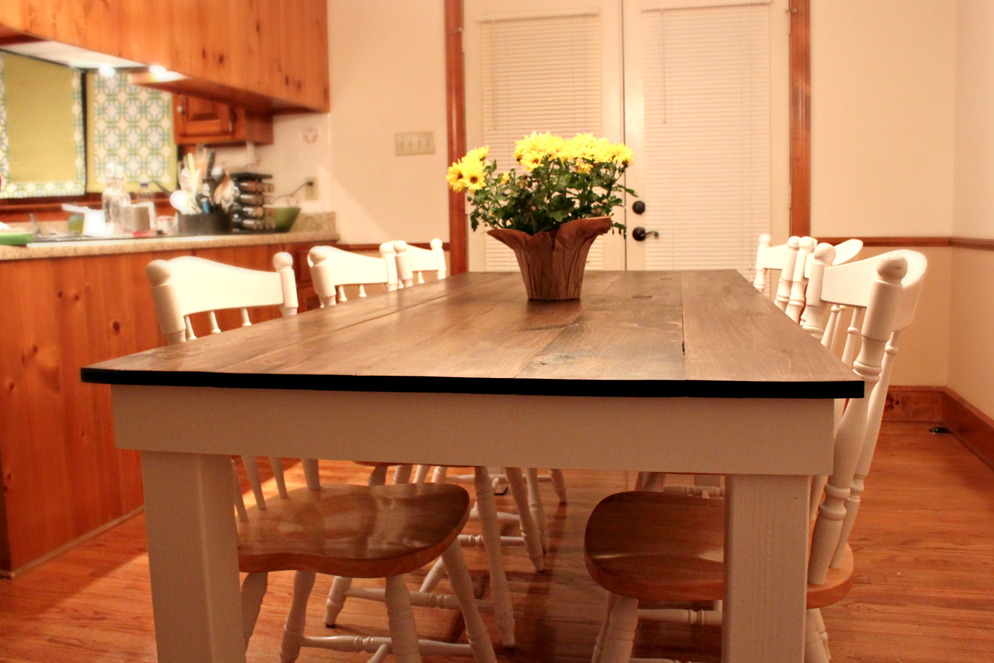 Картинки кухонного стола. Стол на кухню. Большой стол на кухню. Кухонный стол на кухне. Необычные кухонные столы.